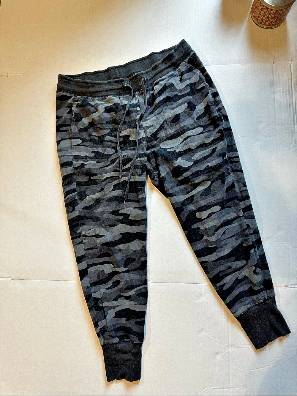 Torrid Size 2 Black Gray Camo Jogger Sweatpants Drawstring Pockets